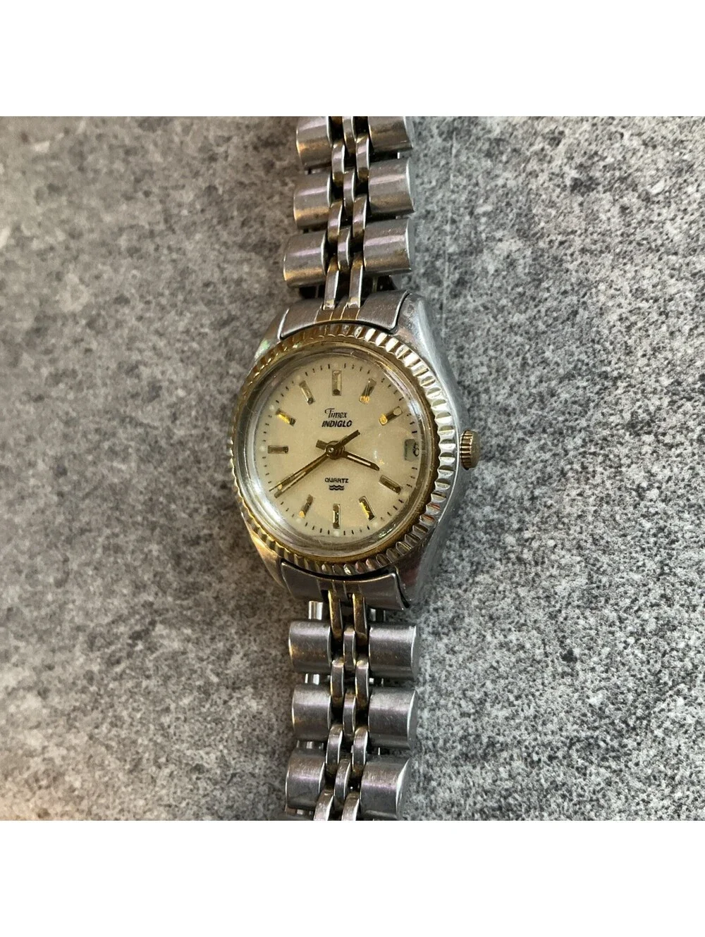 Vintage Timex Womens Watch 25mm Two Tone Case & Band W/Fluted Bezel BZ